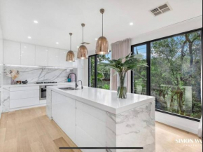 Unique 3 Bedroom House close to Merewether Beach